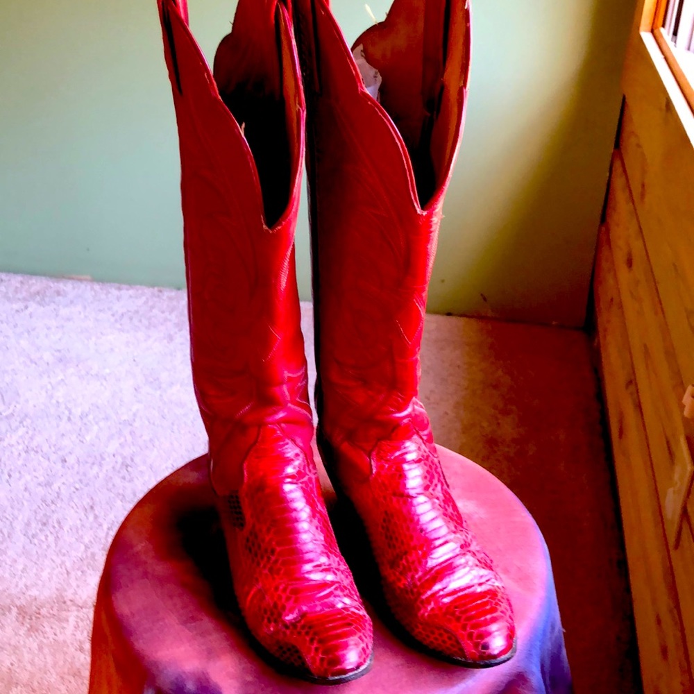 Womens Us 6, Snake Skin boots, Tony Lama boots, red cowgirl boots, vintage.
